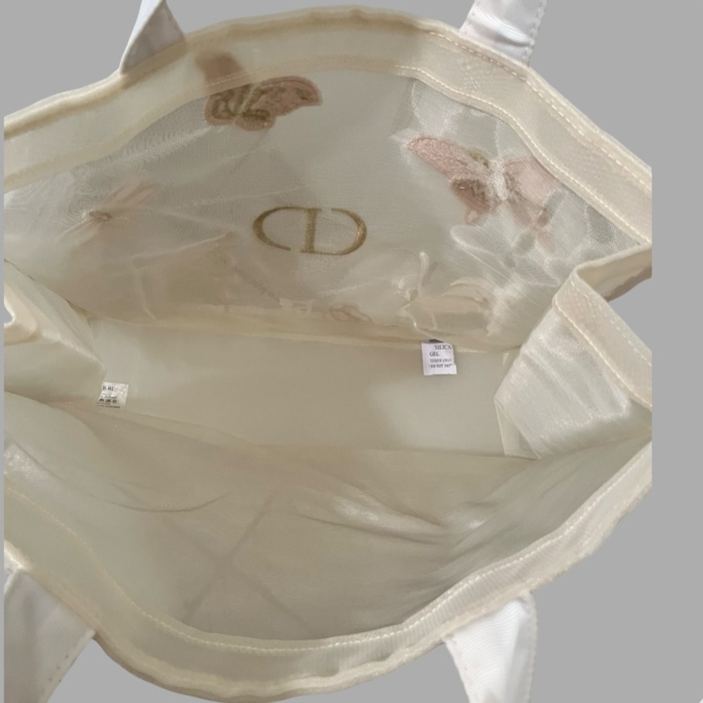 Stylish Dior Beauty GWP tote.
Cream Lace tote with embroidered buttertly - Picture 7 of 14